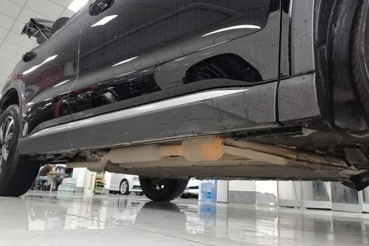 Used BYD Song Pro New Energy 2024 HONOR Edition DM-i 71KM Navigation Model Right Side Sill