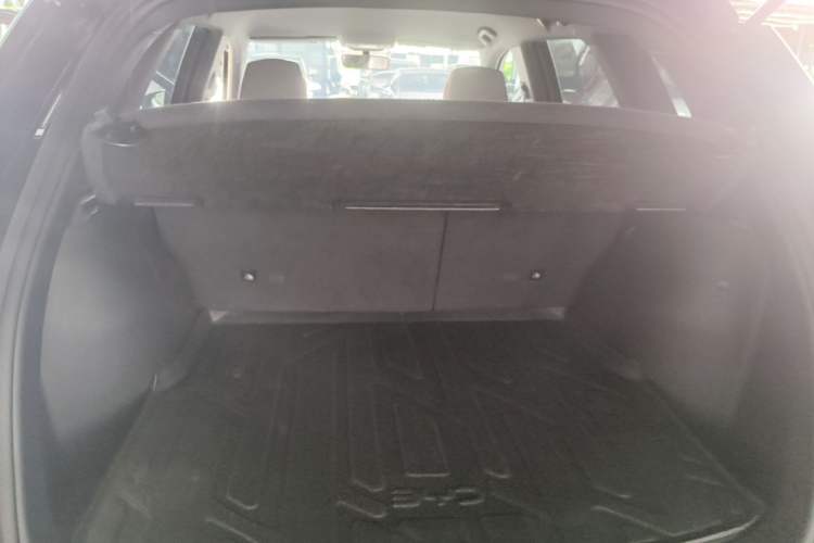 Used BYD Song Pro New Energy 2024 HONOR Edition DM-i 71KM Navigation Model Trunk