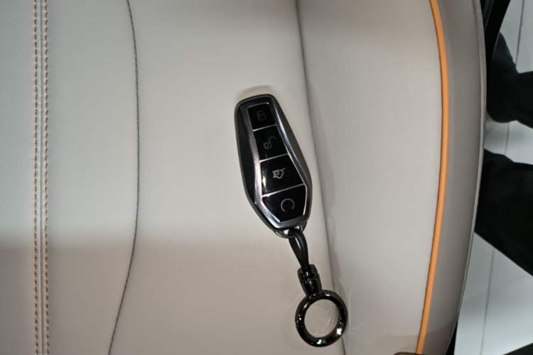 Used BYD Song Pro New Energy 2024 HONOR Edition DM-i 71KM Leading Model Vehicle Key