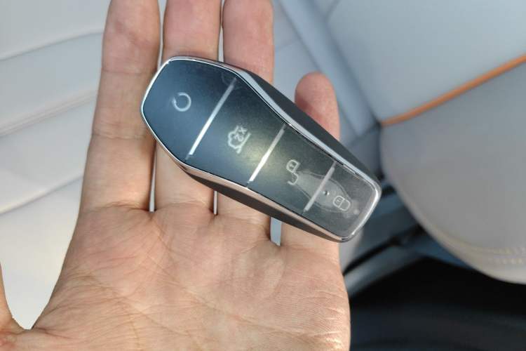 Used BYD Song Pro New Energy 2024 HONOR Edition DM-i 71KM Navigation Model Vehicle Key