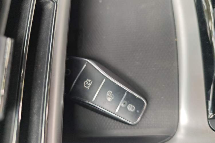 Used BYD Song Pro New Energy 2024 HONOR Edition DM-i 71KM Navigation Model Vehicle Key