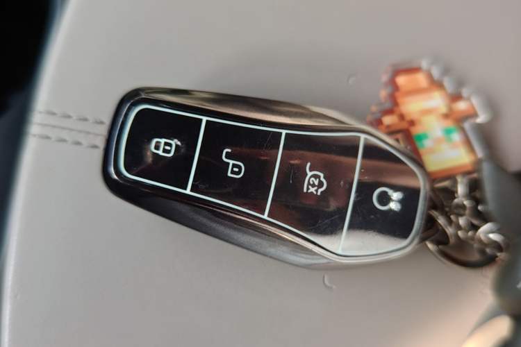 Used BYD Song Pro New Energy 2024 HONOR Edition DM-i 71KM Navigation Model Vehicle Key