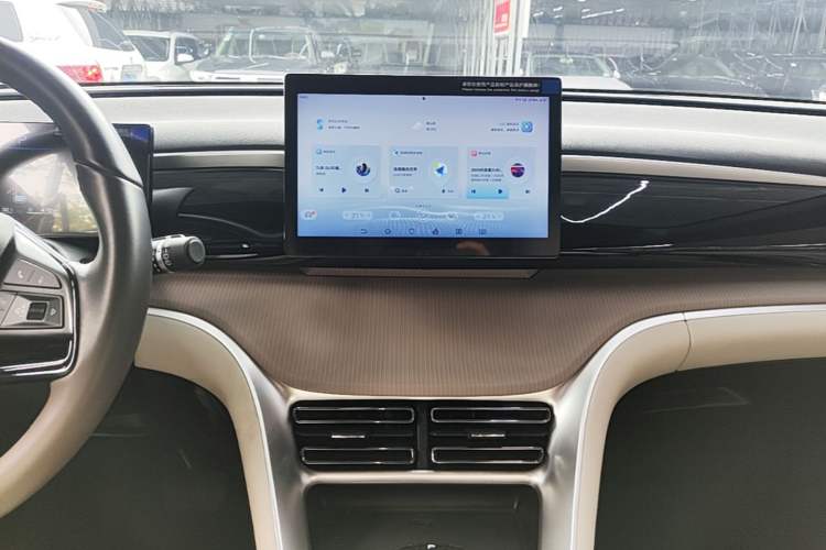 Used BYD Song Pro New Energy 2024 HONOR Edition DM-i 71KM Navigation Model Audio And AC Panel