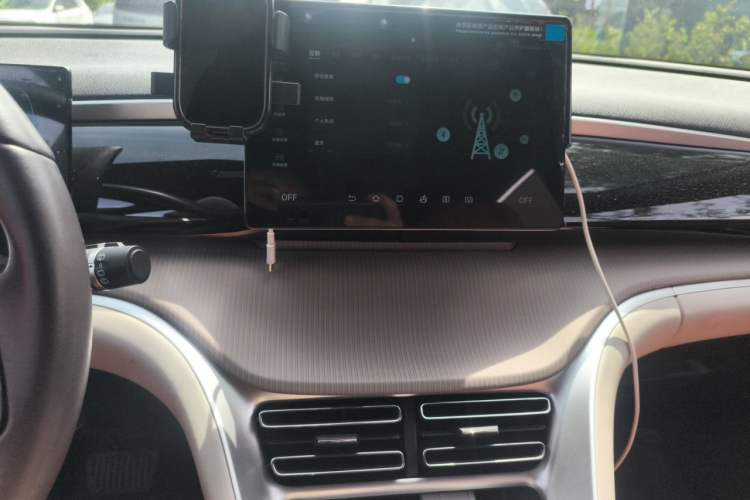 Used BYD Song Pro New Energy 2024 HONOR Edition DM-i 71KM Navigation Model Audio And AC Panel
