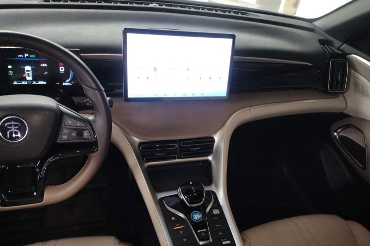 Used BYD Song Pro New Energy 2024 HONOR Edition DM-i 71KM Beyond Model Audio And AC Panel