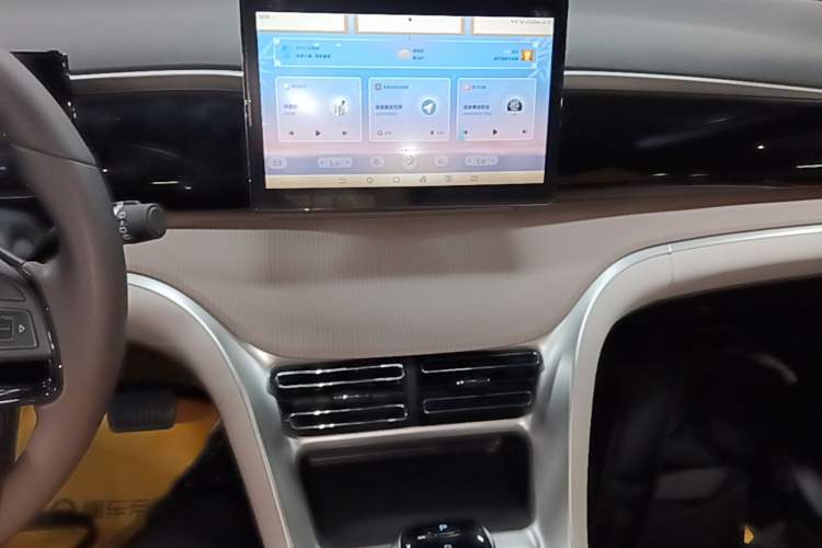Used BYD Song Pro New Energy 2024 HONOR Edition DM-i 71KM Navigation Model Audio And AC Panel