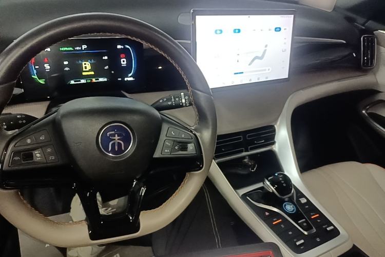 Used BYD Song Pro New Energy 2024 HONOR Edition DM-i 71KM Beyond Model Center Console