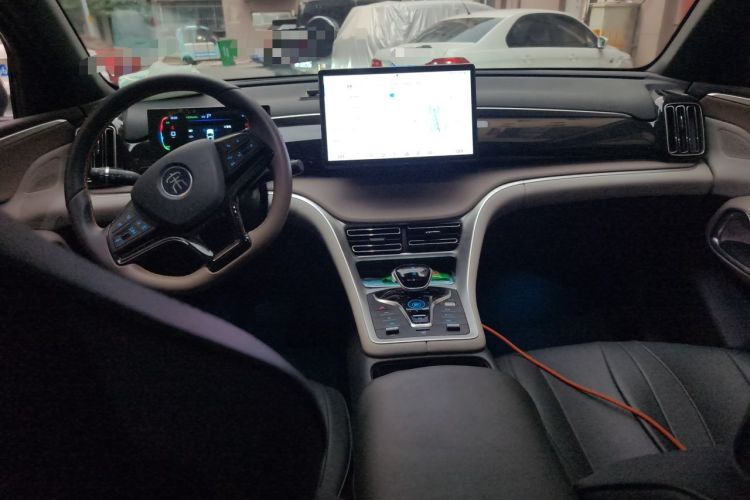 Used BYD Song Pro New Energy 2024 HONOR Edition DM-i 71KM Beyond Model Center Console