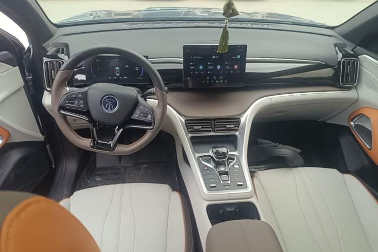 Used BYD Song Pro New Energy 2024 HONOR Edition DM-i 71KM Leading Model Center Console