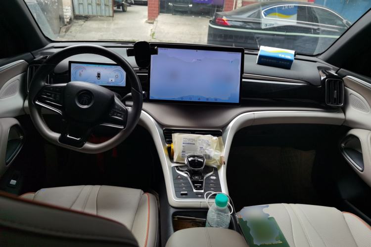 Used BYD Song Pro New Energy 2024 HONOR Edition DM-i 110KM Excellence Model Center Console