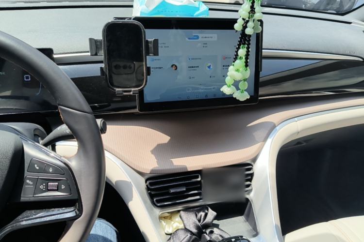 Used BYD Song Pro New Energy 2024 HONOR Edition DM-i 71KM Navigation Model Center Console