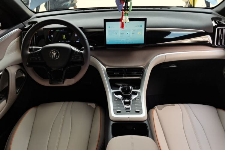 Used BYD Song Pro New Energy 2024 HONOR Edition DM-i 71KM Leading Model Center Console