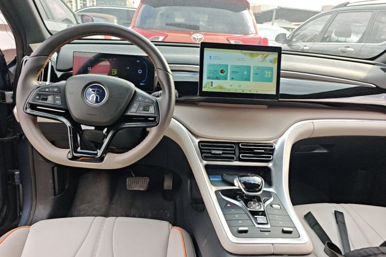 Used BYD Song Pro New Energy 2024 HONOR Edition DM-i 71KM Navigation Model Center Console