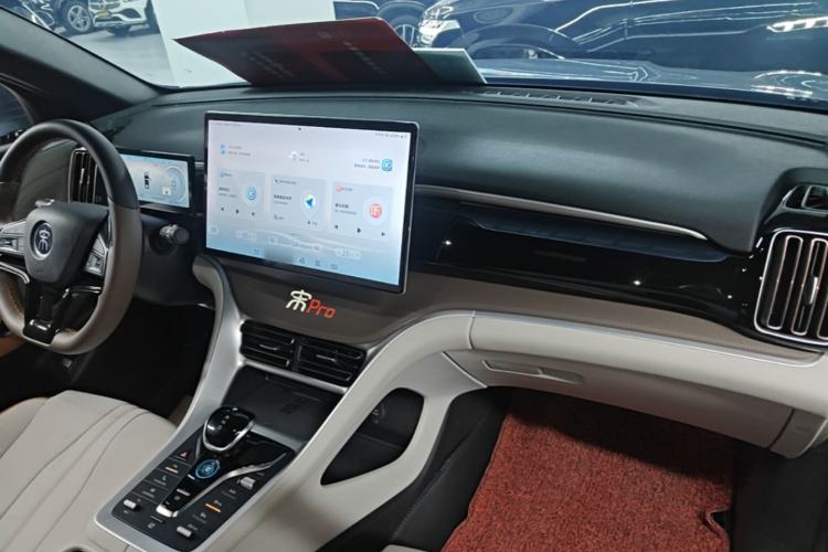 Used BYD Song Pro New Energy 2024 HONOR Edition DM-i 110KM Excellence Model Center Console