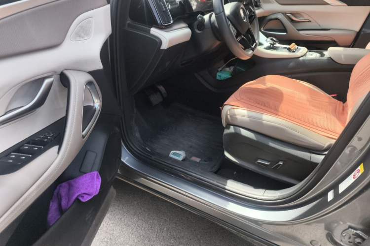 Used BYD Song Pro New Energy 2024 HONOR Edition DM-i 71KM Navigation Model Driver Seat