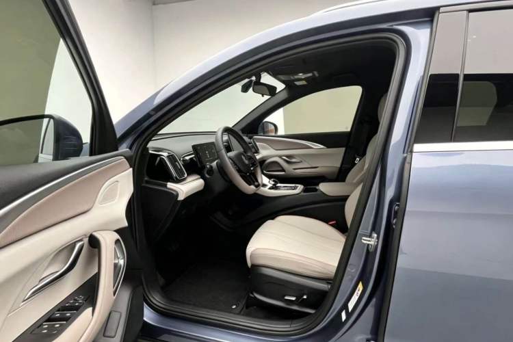 Used BYD Song Pro New Energy 2024 HONOR Edition DM-i 71KM Navigation Model Driver Seat