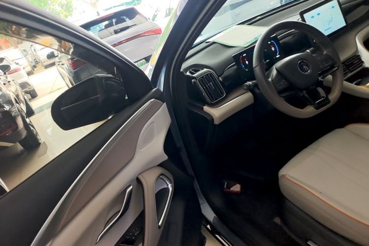 Used BYD Song Pro New Energy 2024 HONOR Edition DM-i 71KM Navigation Model Driver Seat