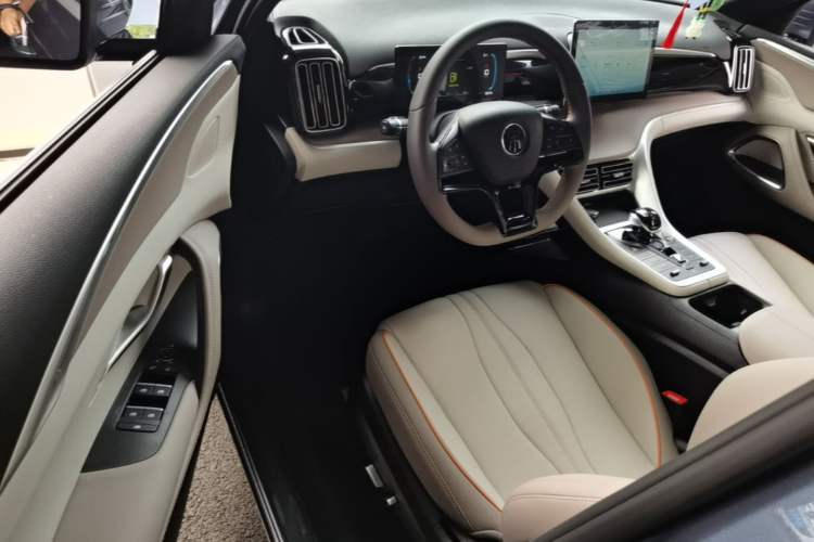 Used BYD Song Pro New Energy 2024 HONOR Edition DM-i 71KM Leading Model Driver Seat