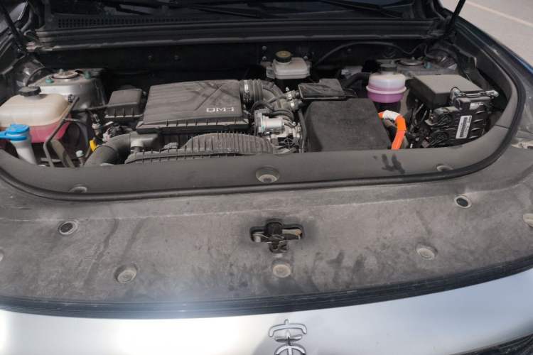 Used BYD Song Pro New Energy 2024 HONOR Edition DM-i 71KM Navigation Model Engine Bay