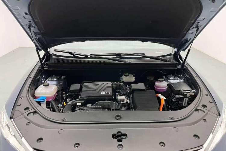 Used BYD Song Pro New Energy 2024 HONOR Edition DM-i 71KM Navigation Model Engine Bay