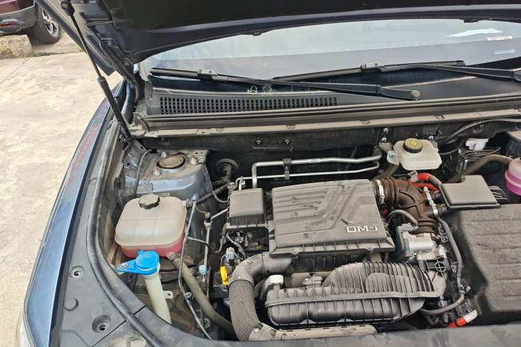 Used BYD Song Pro New Energy 2024 HONOR Edition DM-i 71KM Navigation Model Engine Bay Right