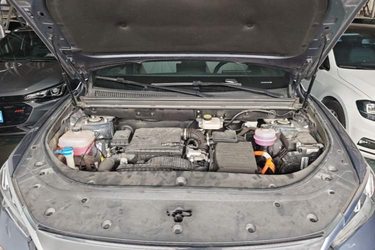 Used BYD Song Pro New Energy 2024 HONOR Edition DM-i 71KM Navigation Model Engine Bay