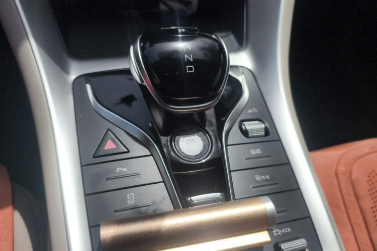 Used BYD Song Pro New Energy 2024 HONOR Edition DM-i 71KM Navigation Model Gear Lever