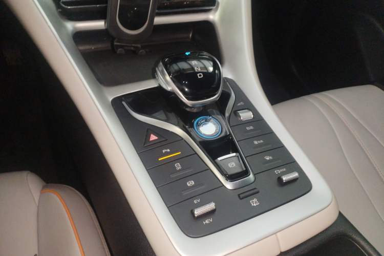 Used BYD Song Pro New Energy 2024 HONOR Edition DM-i 71KM Navigation Model Gear Lever