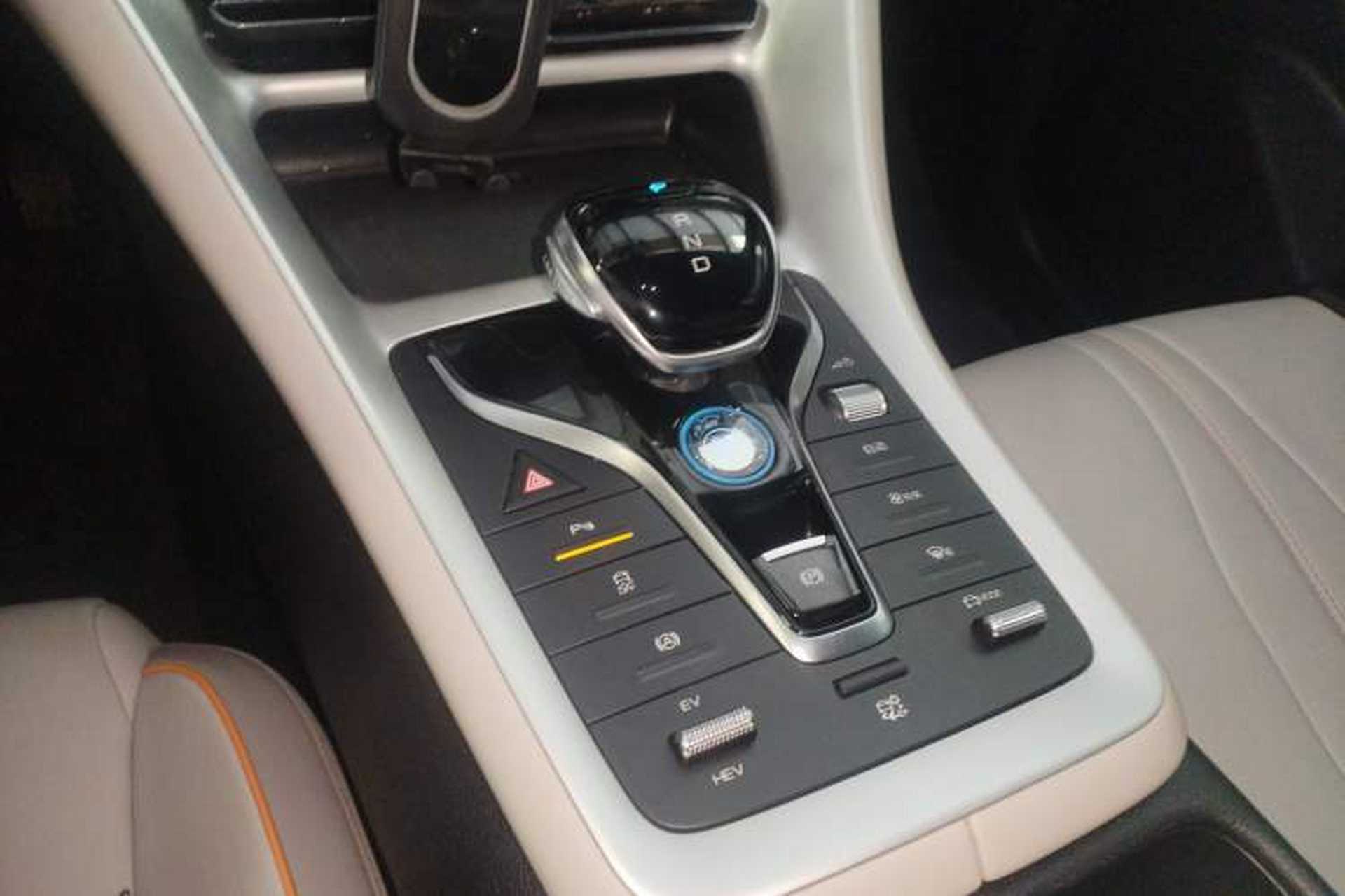 Used BYD Song Pro New Energy 2024 HONOR Edition DM-i 71KM Navigation Model Gear Lever