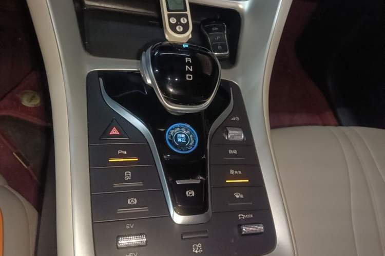 Used BYD Song Pro New Energy 2024 HONOR Edition DM-i 71KM Navigation Model Gear Lever