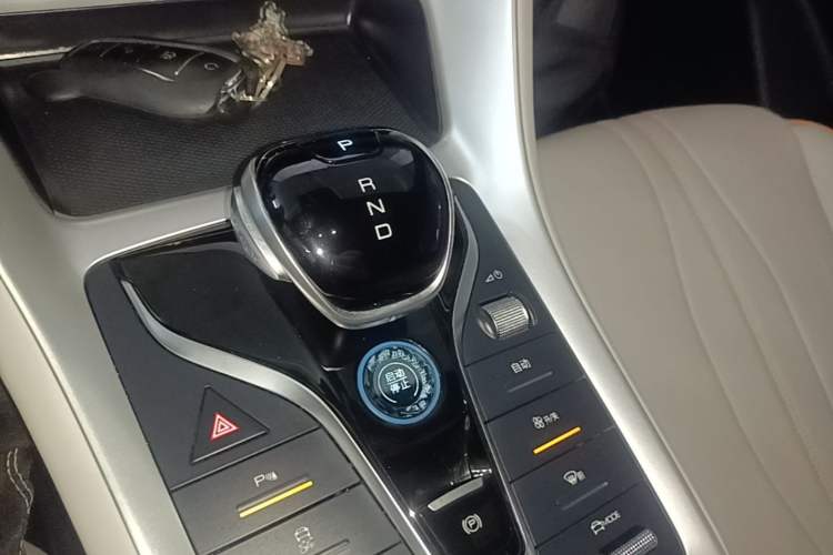 Used BYD Song Pro New Energy 2024 HONOR Edition DM-i 71KM Beyond Model Gear Lever