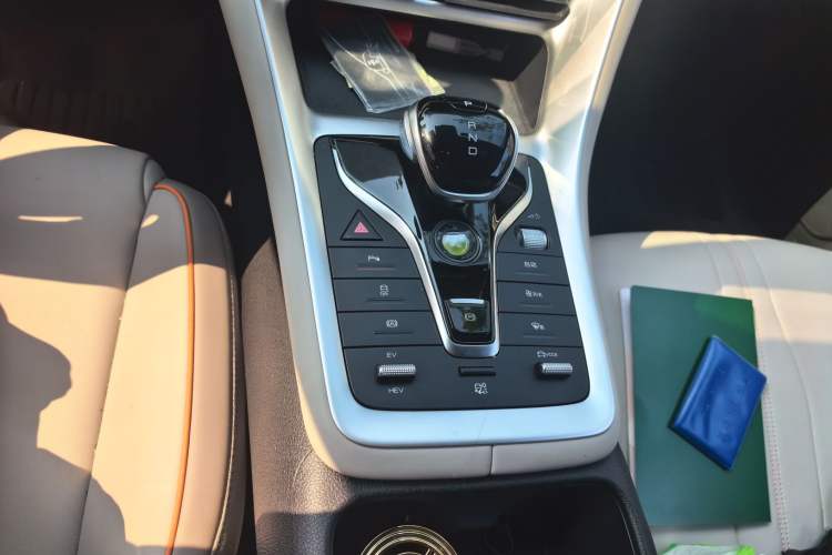 Used BYD Song Pro New Energy 2024 HONOR Edition DM-i 110KM Beyond Model Gear Lever