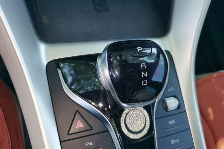 Used BYD Song Pro New Energy 2024 HONOR Edition DM-i 110KM Excellence Model Gear Lever