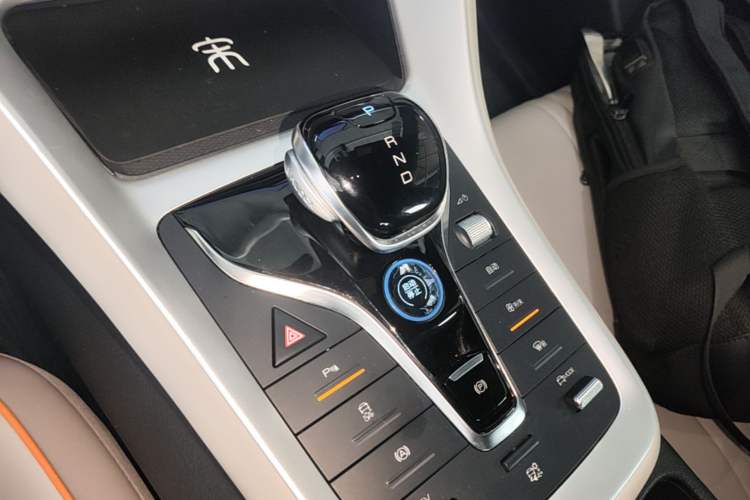 Used BYD Song Pro New Energy 2024 HONOR Edition DM-i 71KM Navigation Model Gear Lever