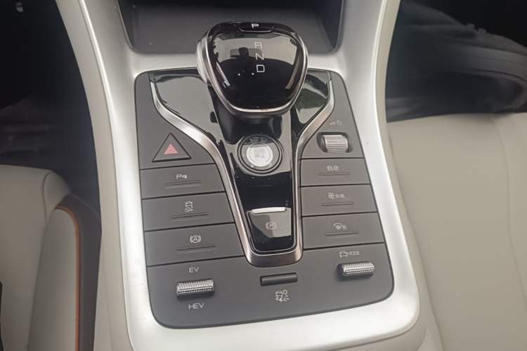 Used BYD Song Pro New Energy 2024 HONOR Edition DM-i 71KM Leading Model Gear Lever