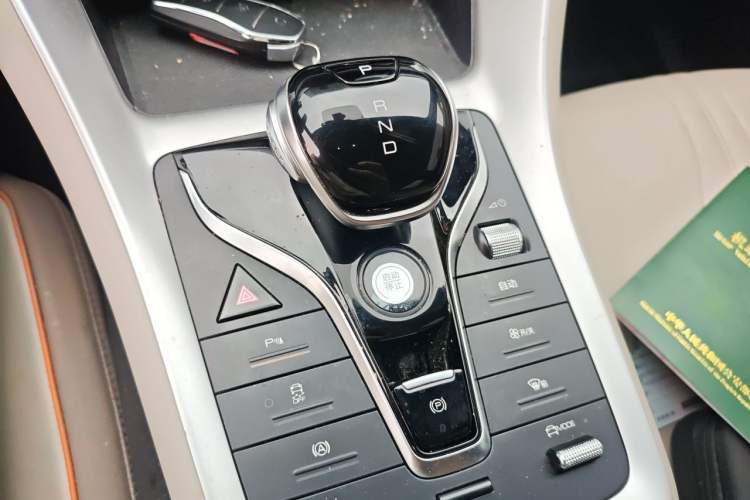 Used BYD Song Pro New Energy 2024 HONOR Edition DM-i 71KM Navigation Model Gear Lever