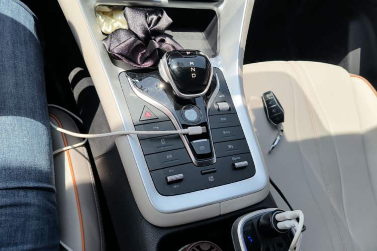 Used BYD Song Pro New Energy 2024 HONOR Edition DM-i 71KM Navigation Model Gear Lever