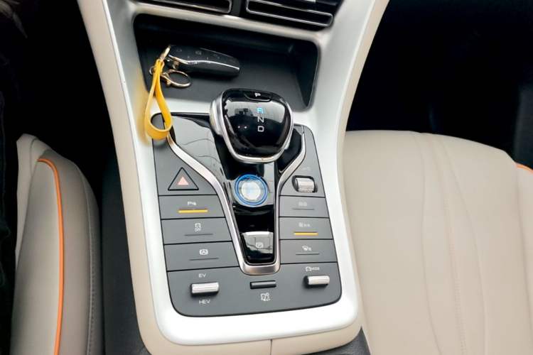 Used BYD Song Pro New Energy 2024 HONOR Edition DM-i 71KM Navigation Model Gear Lever