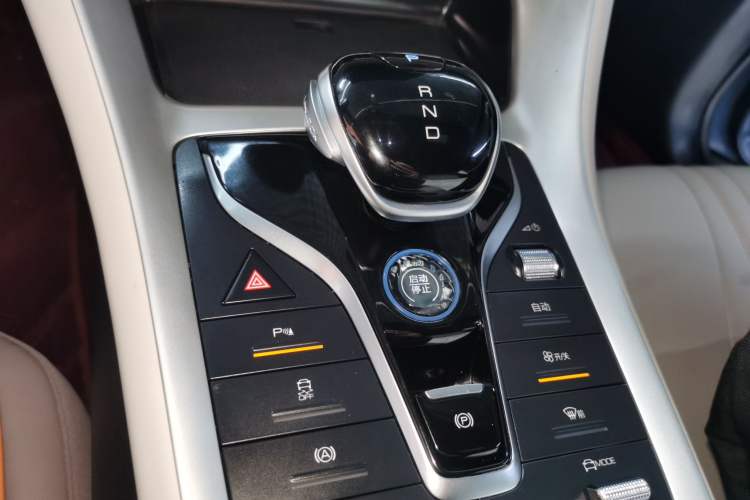 Used BYD Song Pro New Energy 2024 HONOR Edition DM-i 71KM Navigation Model Gear Lever