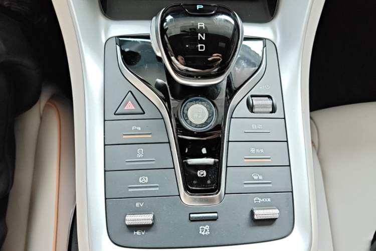 Used BYD Song Pro New Energy 2024 HONOR Edition DM-i 71KM Navigation Model Gear Lever