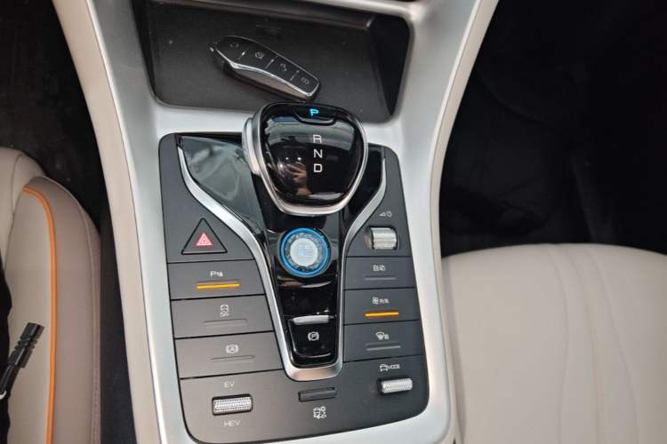 Used BYD Song Pro New Energy 2024 HONOR Edition DM-i 71KM Navigation Model Gear Lever