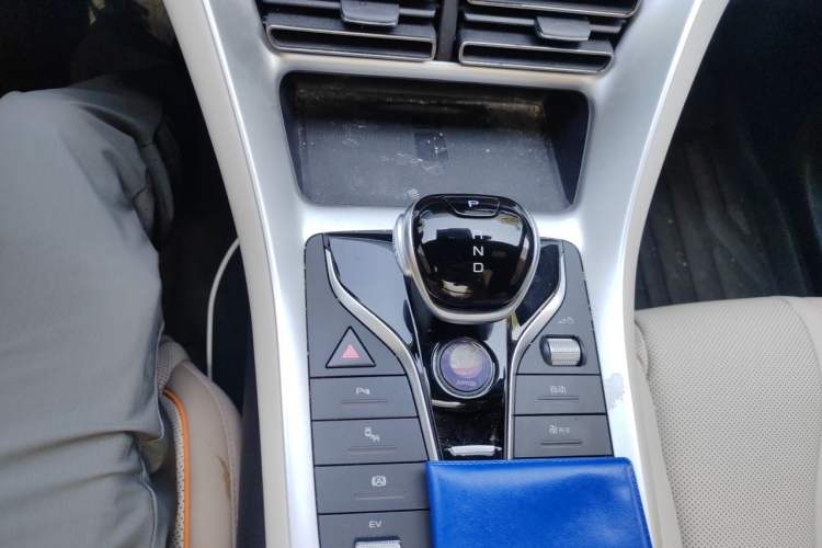 Used BYD Song Pro New Energy 2024 HONOR Edition DM-i 110KM Excellence Model Gear Lever