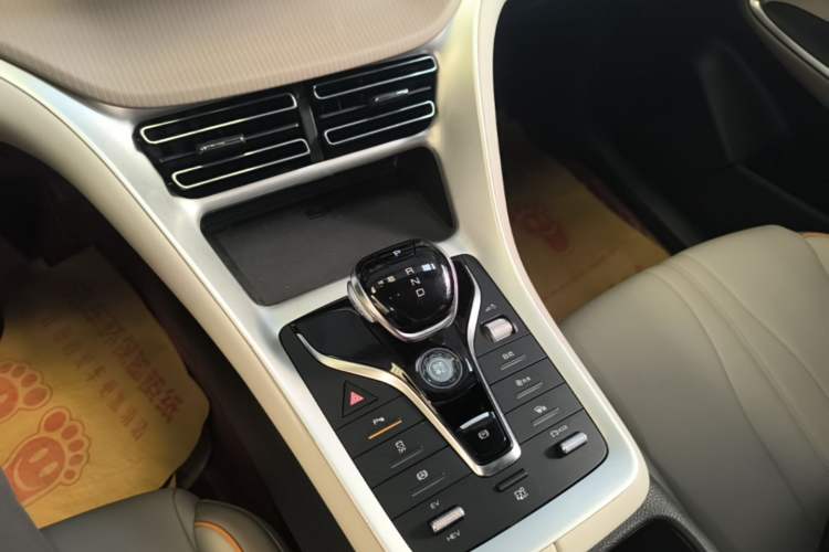 Used BYD Song Pro New Energy 2024 HONOR Edition DM-i 71KM Navigation Model Gear Lever