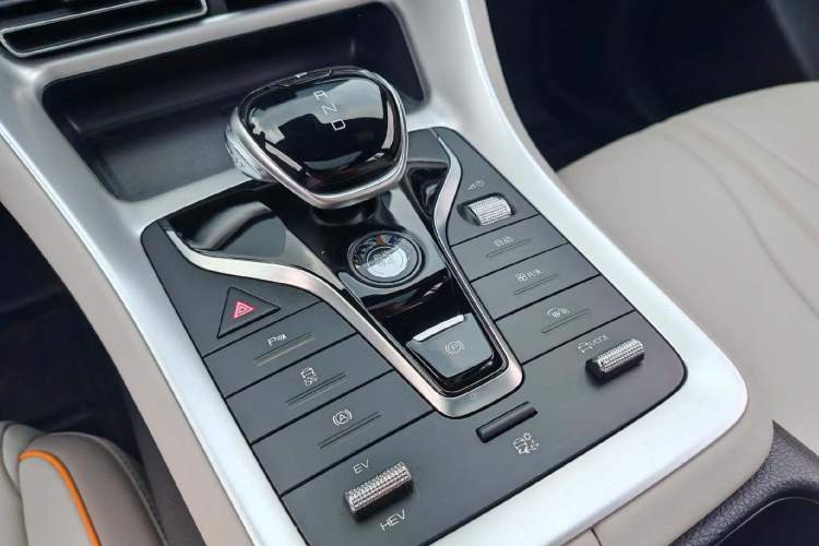 Used BYD Song Pro New Energy 2024 HONOR Edition DM-i 71KM Beyond Model Interior 6