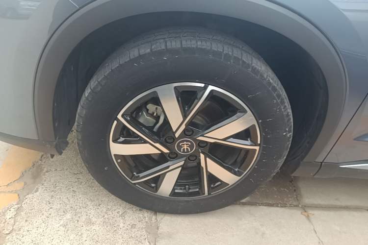 Used BYD Song Pro New Energy 2024 HONOR Edition DM-i 71KM Leading Model Left Front Wheel Hub