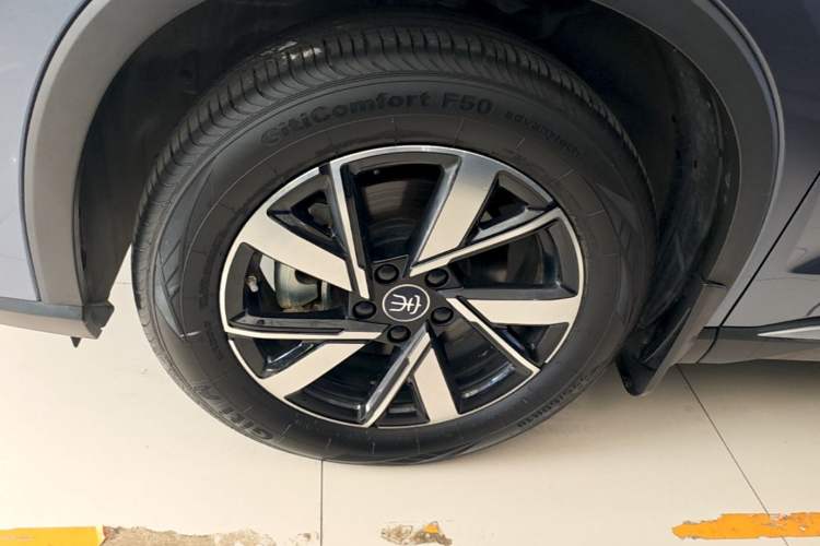 Used BYD Song Pro New Energy 2024 HONOR Edition DM-i 71KM Navigation Model Left Front Wheel Hub