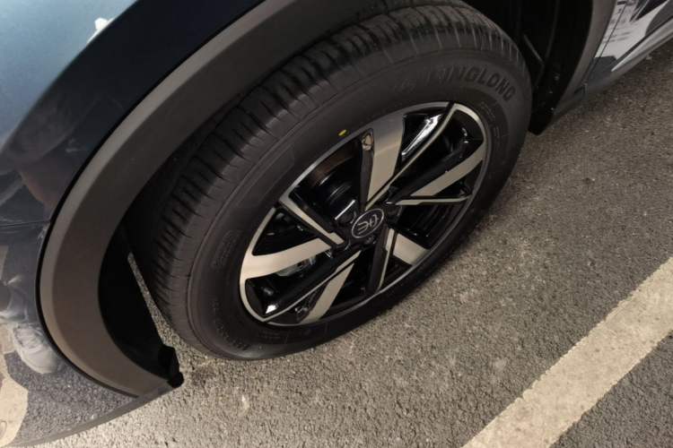 Used BYD Song Pro New Energy 2024 HONOR Edition DM-i 71KM Leading Model Left Front Wheel Hub