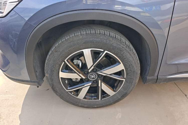 Used BYD Song Pro New Energy 2024 HONOR Edition DM-i 71KM Navigation Model Left Front Wheel Hub