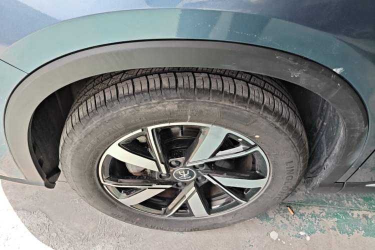 Used BYD Song Pro New Energy 2024 HONOR Edition DM-i 71KM Navigation Model Left Front Wheel Hub