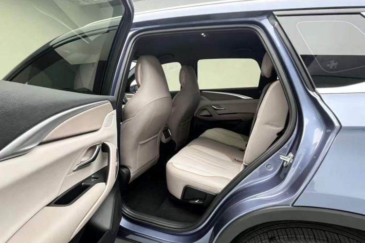 Used BYD Song Pro New Energy 2024 HONOR Edition DM-i 71KM Navigation Model Left Rear Seat